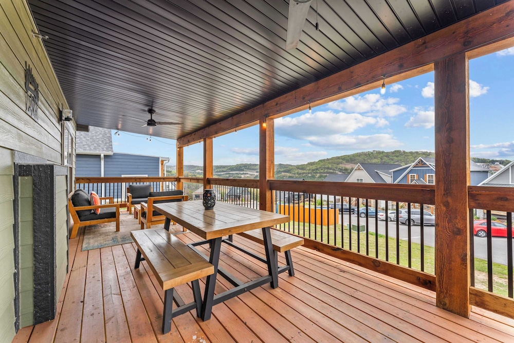 Green Wood Getaway for 18