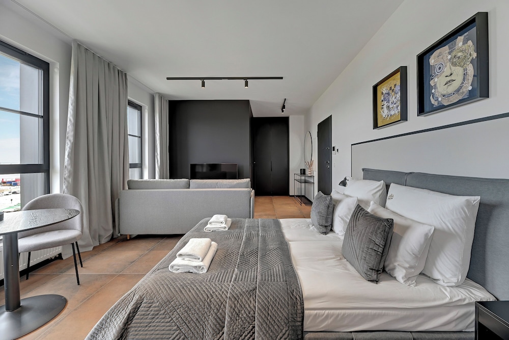 Doki Living - Foodhall & Parking by Downtown Apartments