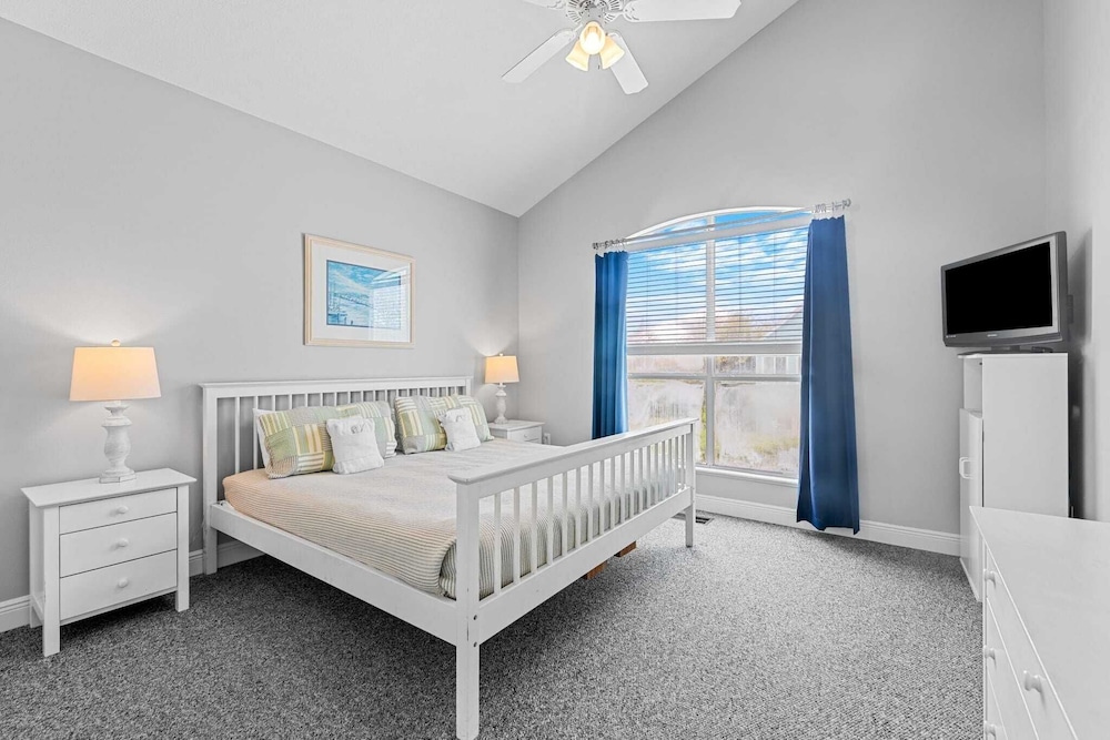 Walk to Santa Rosa Beach Private Pool, Balcony, and Coastal Views