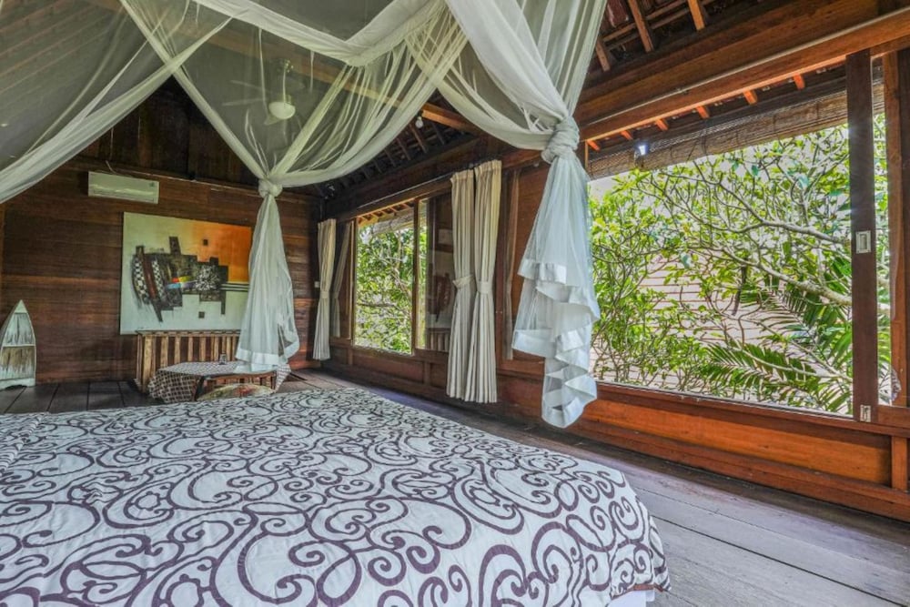 Sari Bamboo Bungalows