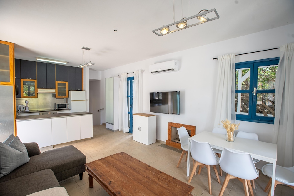 Phaedrus Living Sky Blue Residence