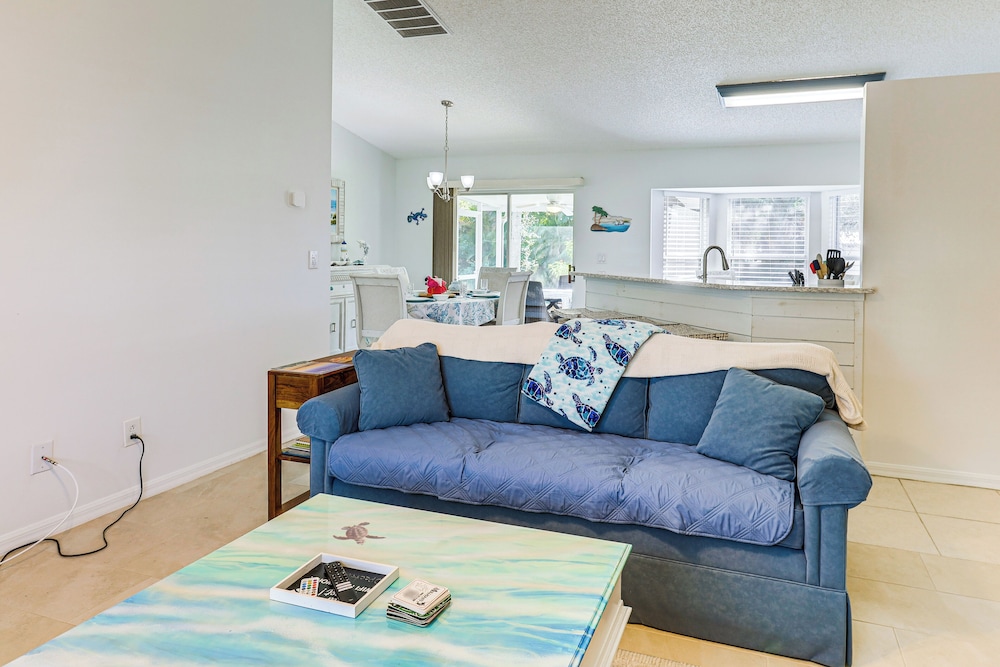 Private Yard & Screened Patio: Sunny Sebastian Gem