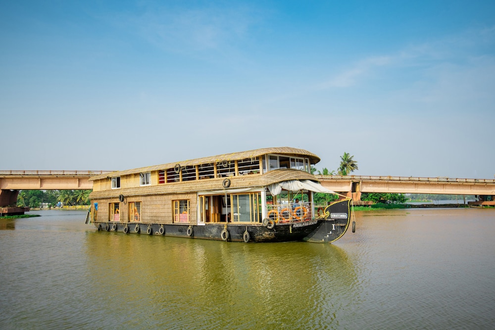 OYO 23231 KHBO Gold Sharing Houseboat view 2