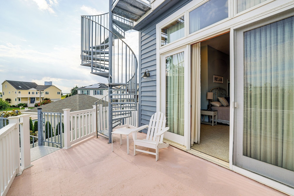 1 Block to Inlet Beach: Brigantine Family Home