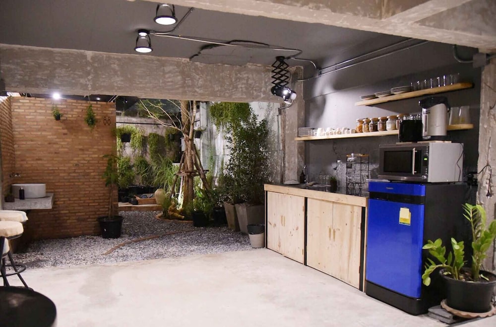 UdonBackpackers Beds and Cafe