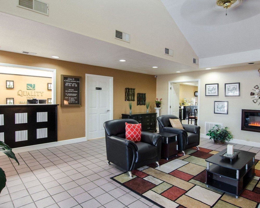 Anderson Vacations - Quality Inn Hartwell - Property Image 3