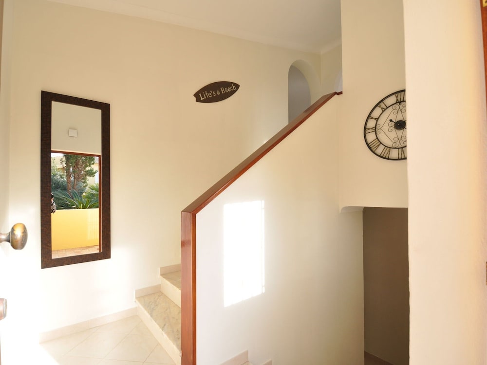 Villa With Views Like the Pool, Sea, Meia Praia view 2