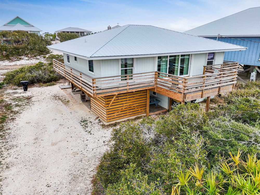 Beautiful Views Easy Beach & Bay Access