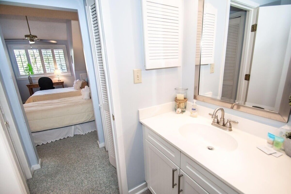 West Hyde Park 2e 2 Bedroom Condo