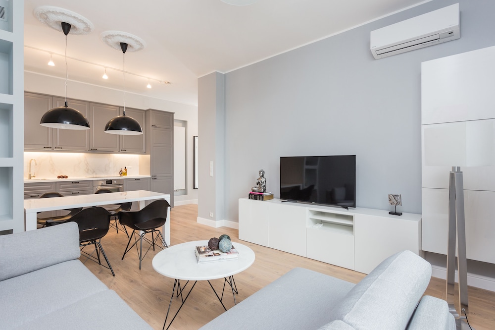 UNIT Centrum deLuX Plac Zbawiciela