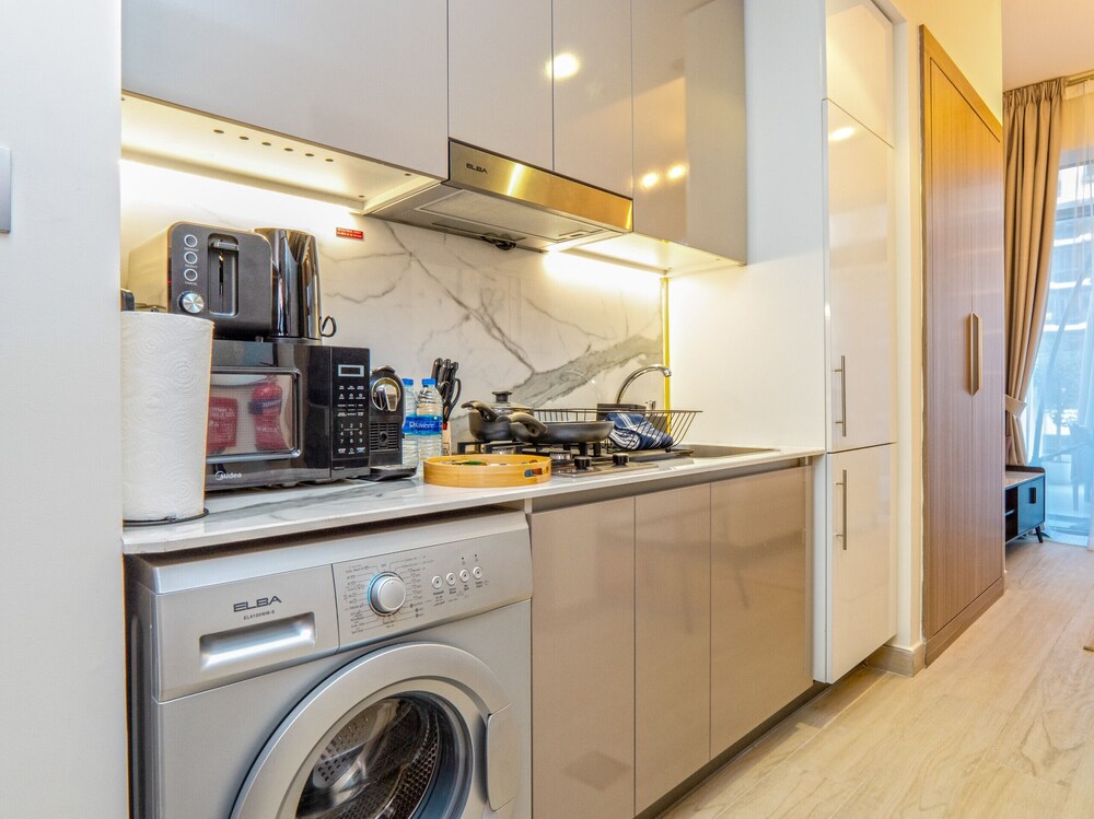 Easygo-spacious Luxury STU Azizi Rivra16