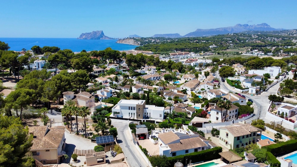 3 Bedroom Villa Walking Distance to Moraira