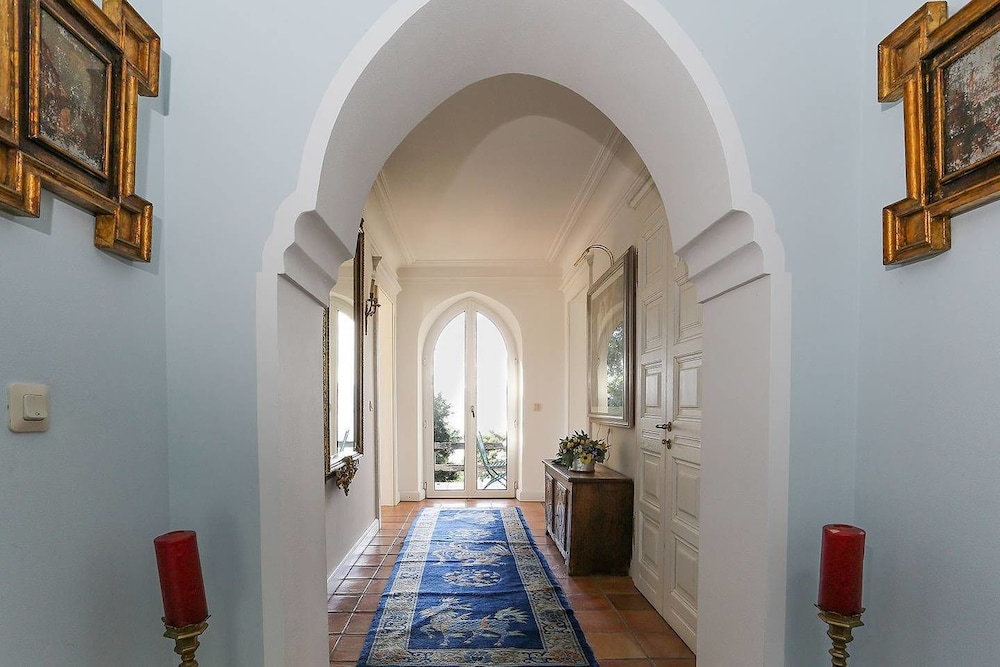 Luxury Italian Lakes Villa With Pool. 360 Degree Views. Sleeps 11 view 4