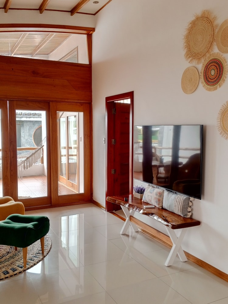 Galapagos Coliving Ecuador Casa Tuna
