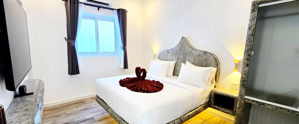 NEBULAND Luxury Pool Villa Pattaya Walking Street