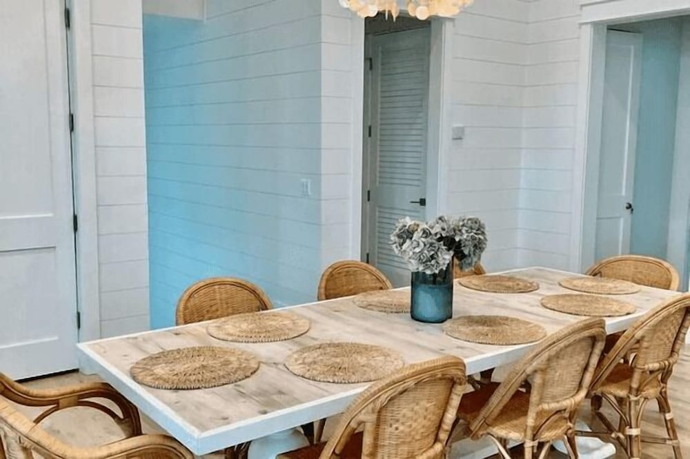 Sunset Pointe 30A by Avantstay Gulf Views, Carriage, Pool