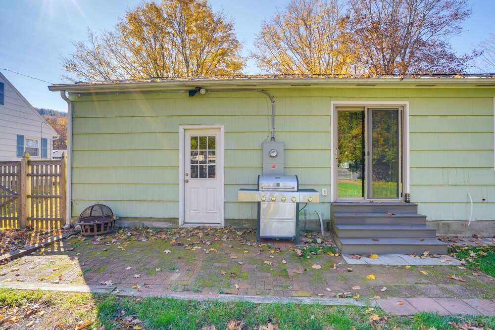 6 Mi to Skiing: Pet-friendly Home in Pittsfield!