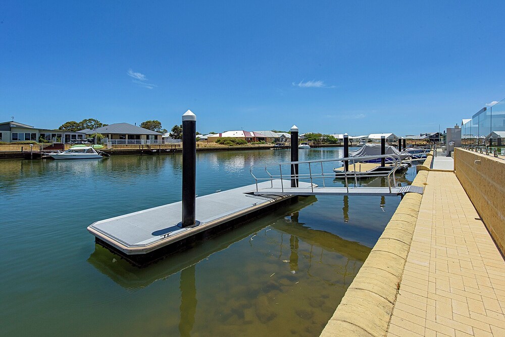 A Waterside Paradise