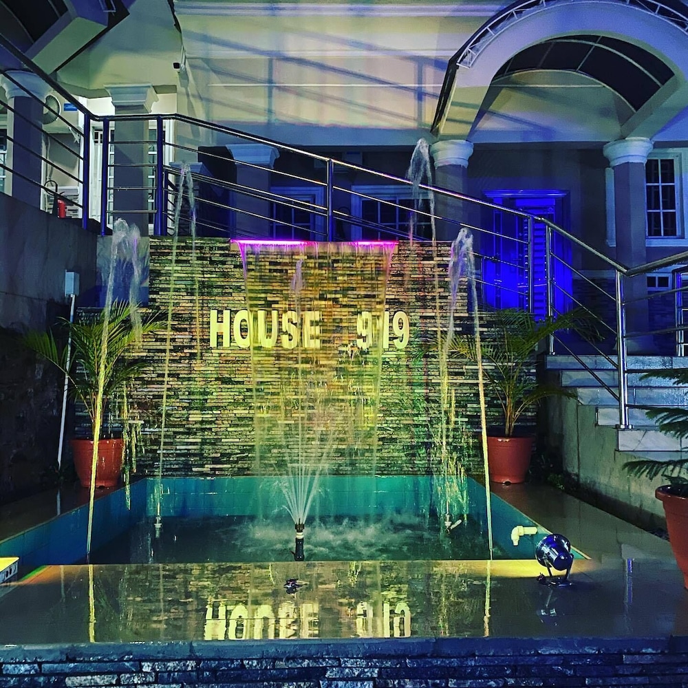 House 919 Suites And Apartments