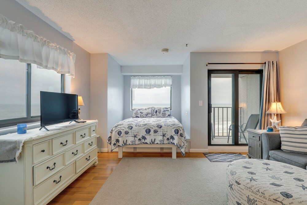 Steps to Sand: Condo w/ Pools in Myrtle Beach