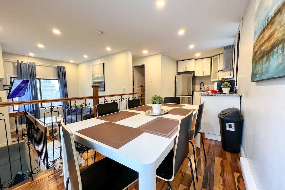 Chic Townhome With Garage Dt Mtl - Image 1