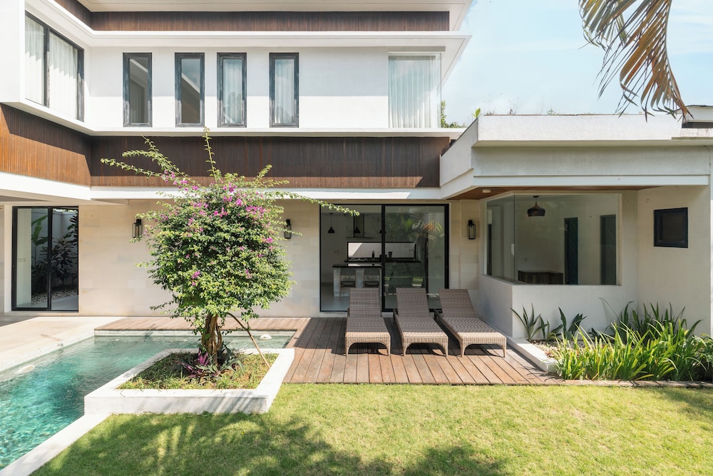 Melasti Villa 2 by Alfred in Bali