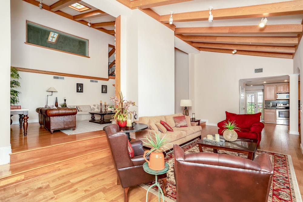 Ultimate 6 Bedroom 5 Bathroom On Bay Hill