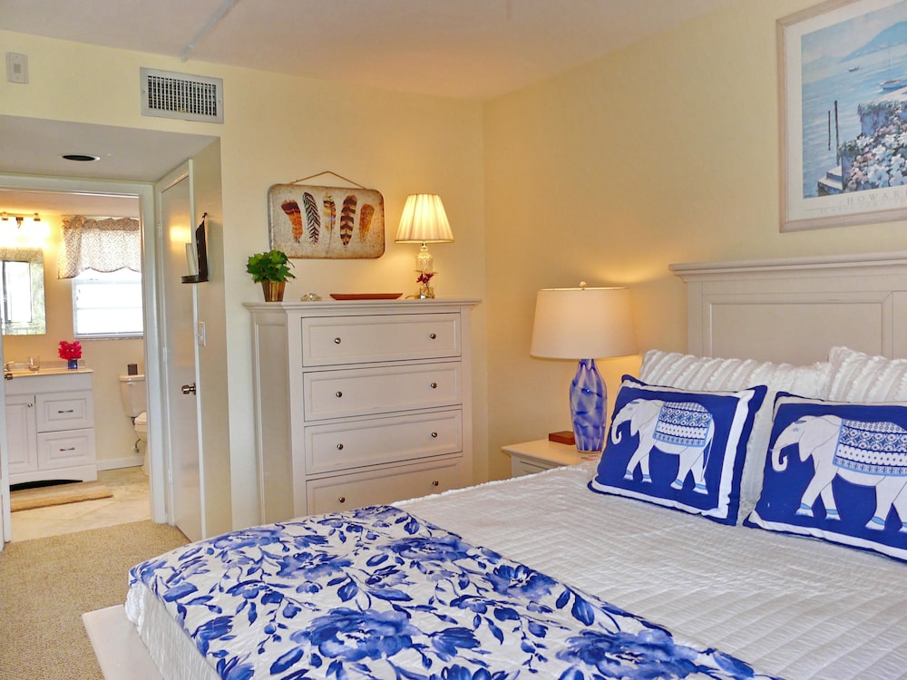 Island-style Condo With Pool, spa and Steps to Beach view 5