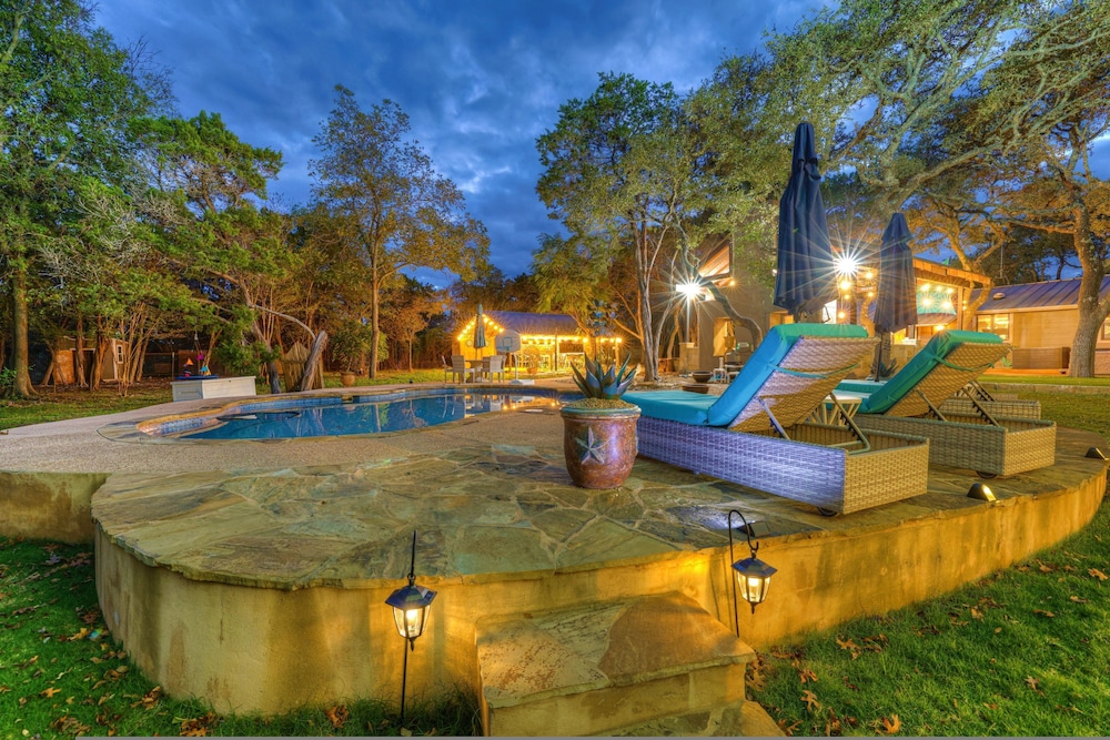 Terracotta Oasis - Wimberley for 30 Guests