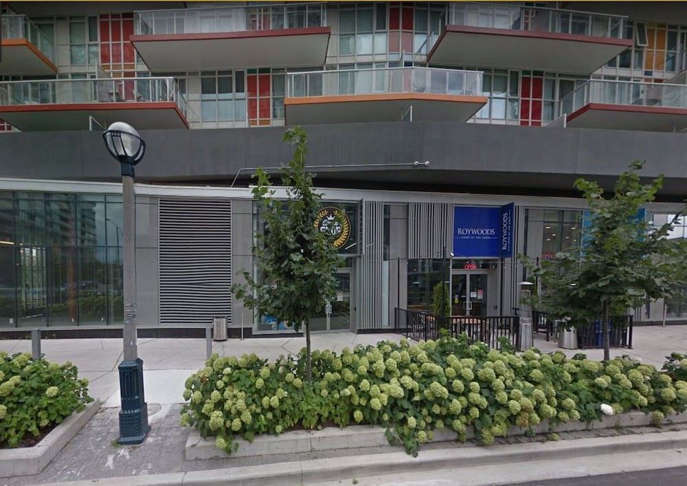 Pelicanstay in Toronto Entertainment District photo 2