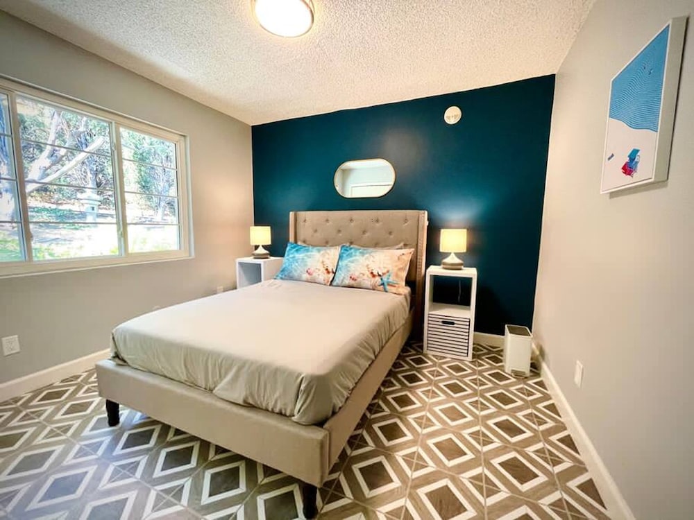 Pacific Dreams at Woodland Hills Distinguished 8 Br 6 5 BA Residence With Pool and Spa Sleeps 16