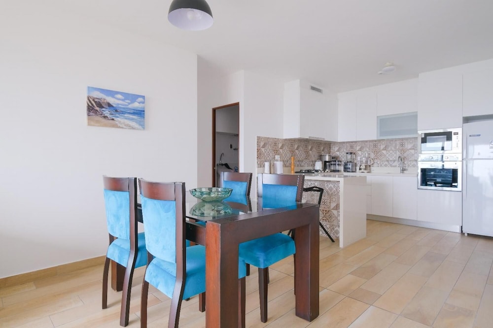 Spectacular 3BR 2BA Parking en Lima