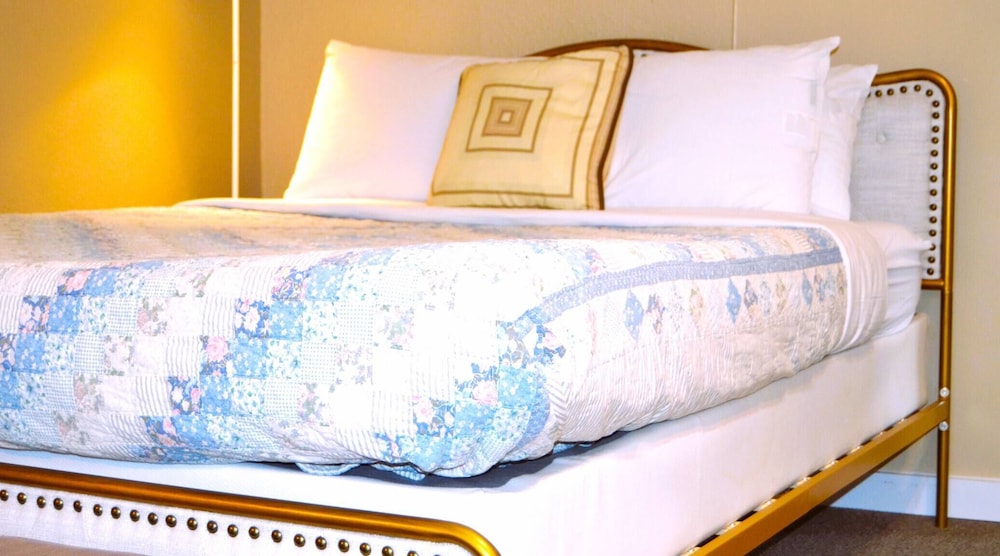 Room-cozy Nest Near UND Campus
