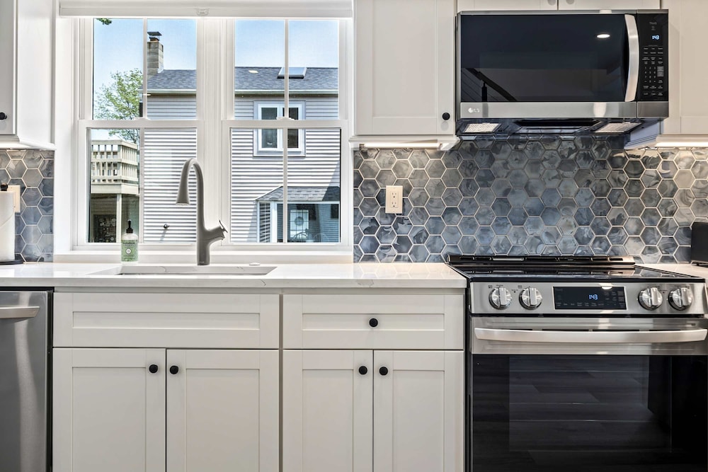 Bourne By The Beach Beautiful Home for 6 Near Shops and the Shore