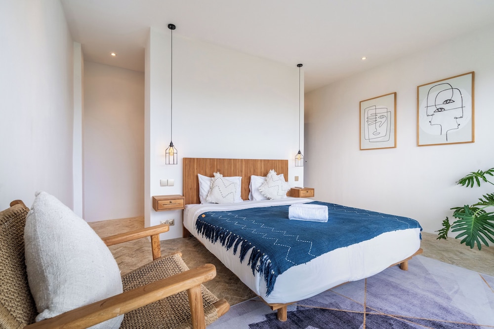 Eleven Villa Canggu - Calm Oasis with Pool and Privacy