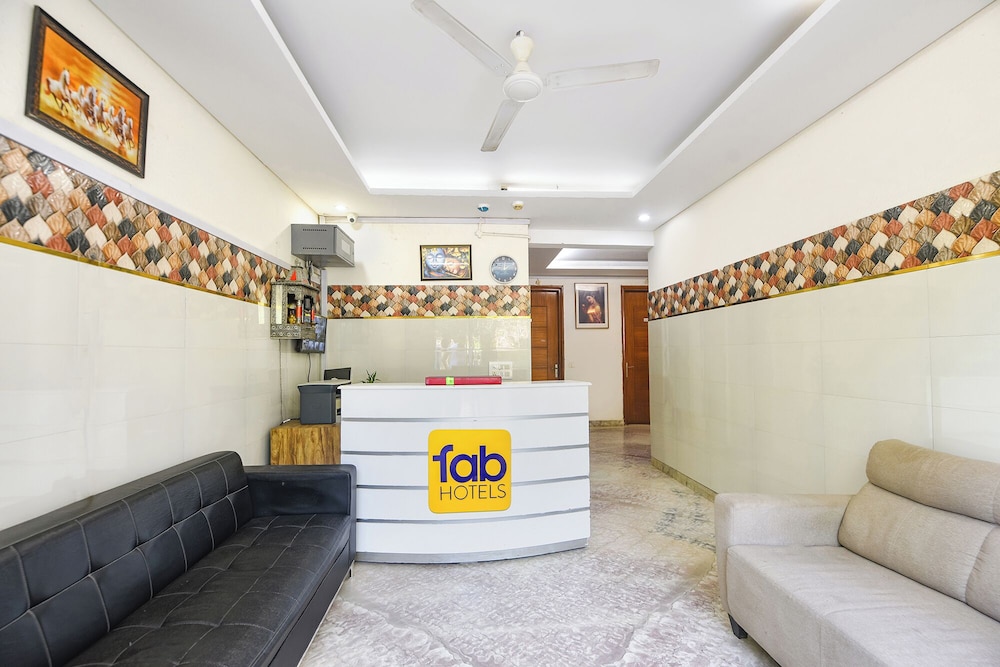 Fabhotel Small Town