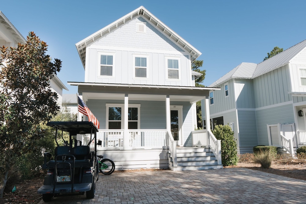 Teal Tides by Avantstay Golf Cart Bikes Pool Access Beach