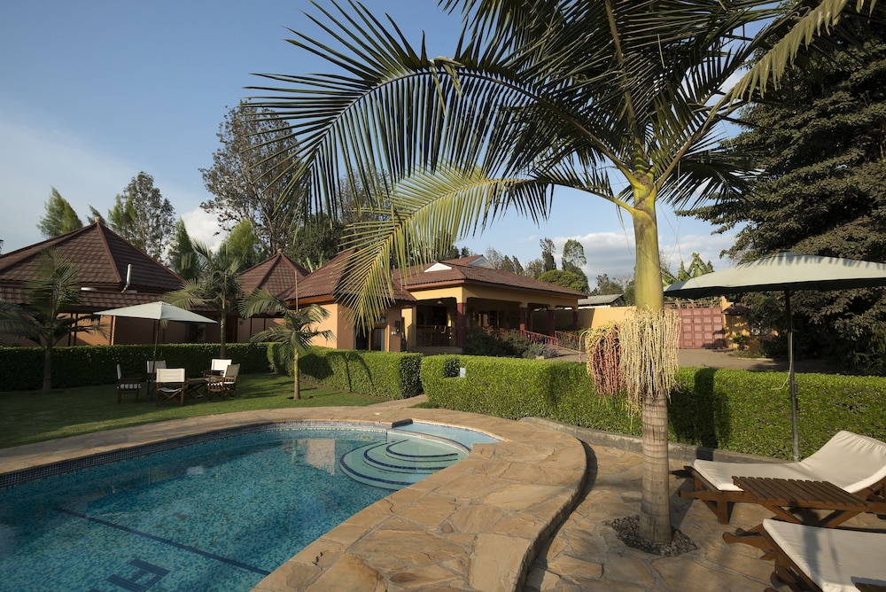 Ahadi Lodge