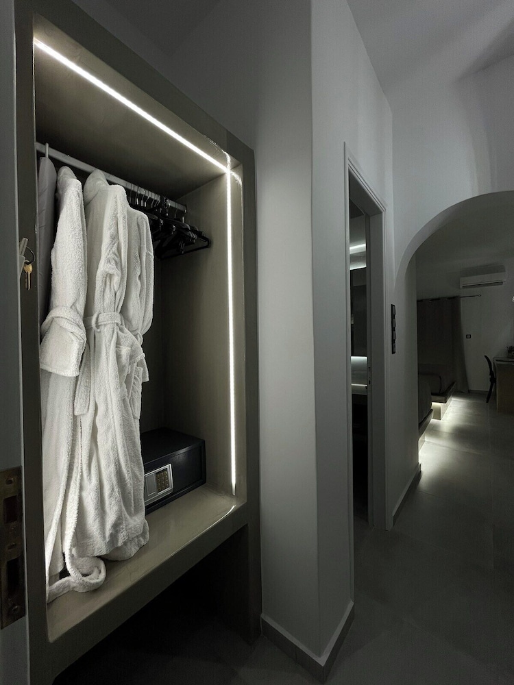 Zoumis Residence