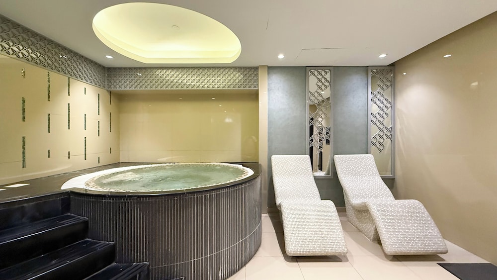 DAMAC Suites by Hostiva – Burj & Fountain