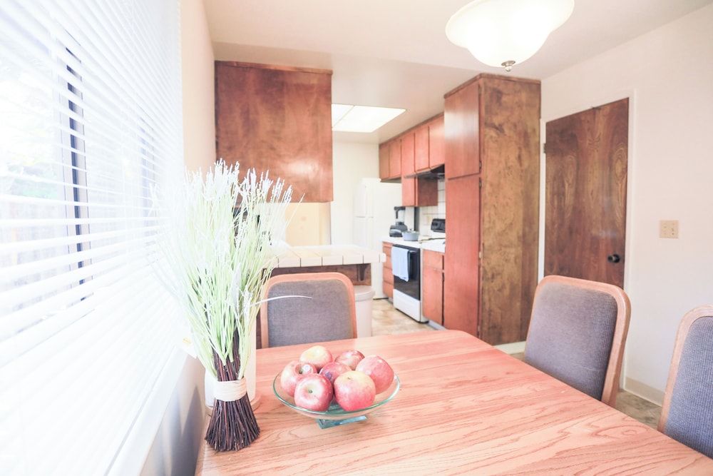 Spacious 3 BR 2B House Sunnyvale Park