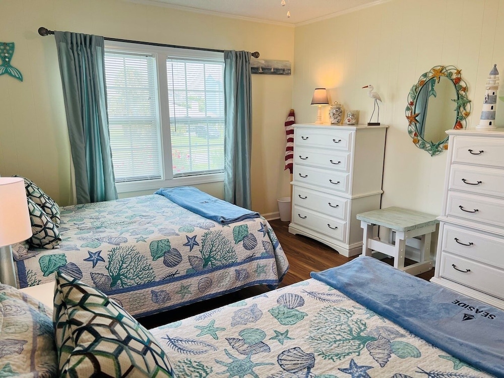 Seaside - 4 Br Home