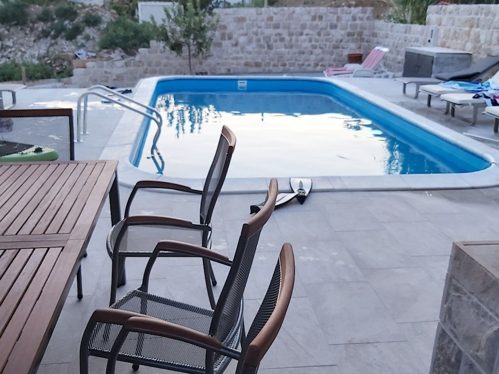 Villa Riva - Five Bedroom Villa With Pool and Sea View