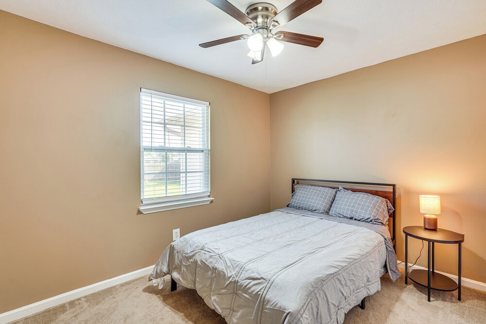 7 Mi to Dtwn Panama City: Family Home w/ Patio
