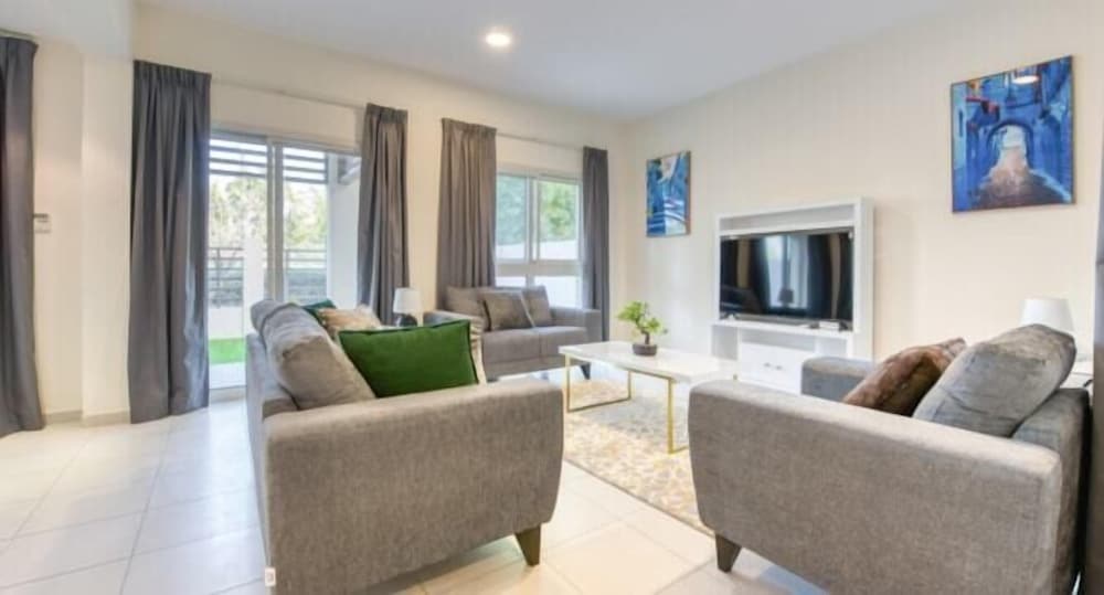 R&H 3BR Villa Living RAK Beach Access 167
