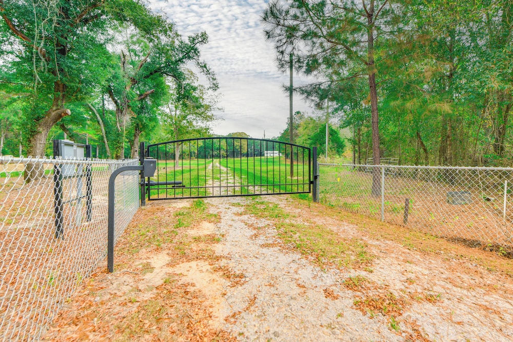 5 Mi to Victoryland Casino: Secluded Home w/ Deck!