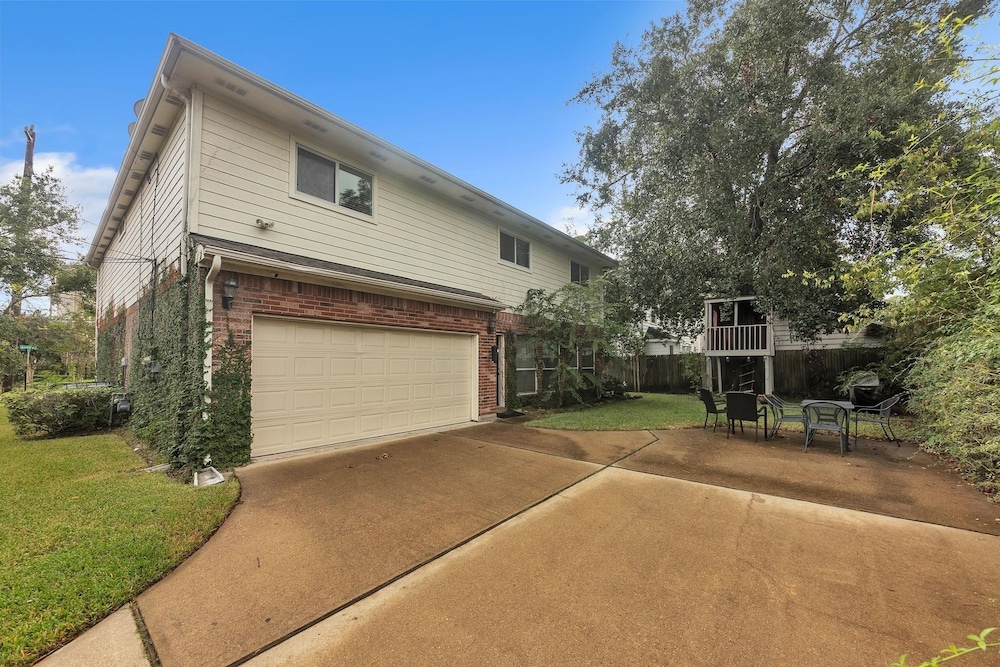 Spacious 6br Getaway Near Houston's Best 6 Bedroom Home