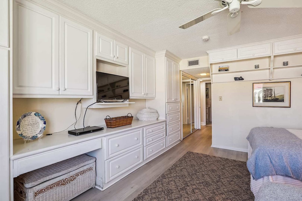 Oceanfront 3BR Condo: Gated, Breathtaking View