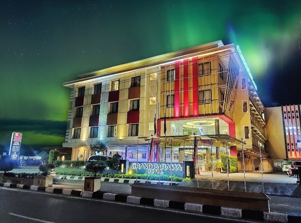 Hotel Grand Parama Hotel - Image 1