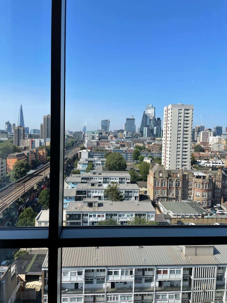 Sleek 2BD Flat W/views of The Shard - Shadwell!